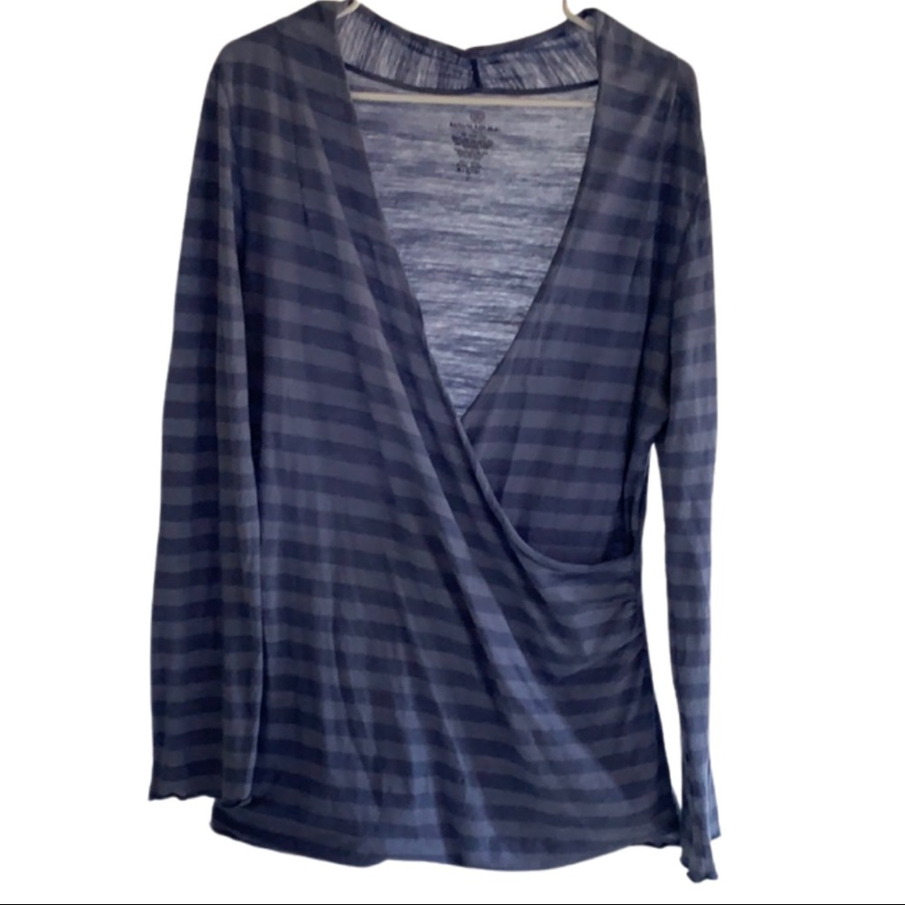 Banana Republic long sleeve top. - Picture 1 of 7